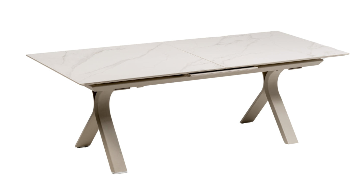 Cameron Gartentisch weiß: Aluminiumgestell Elfenbein, Sinterstone-Tischplatte in Marmoroptik Weiß, ausziehbar.