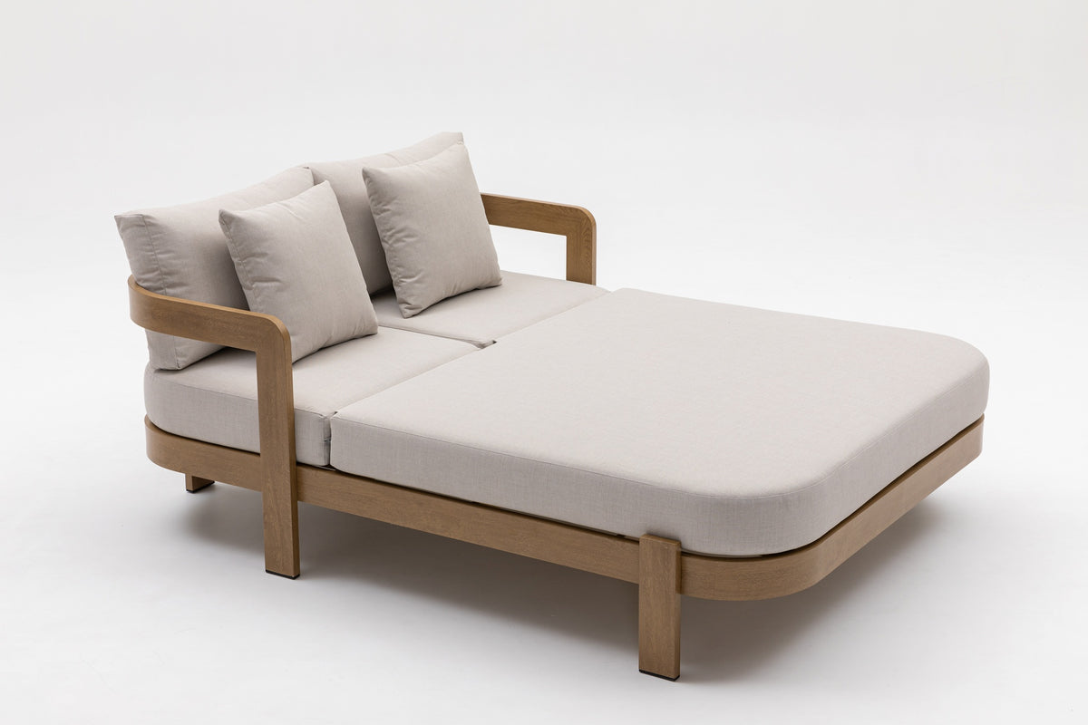 Dorian Daybed in Holzoptik mit beigen Polstern und Zusatzkissen – Vorderansicht