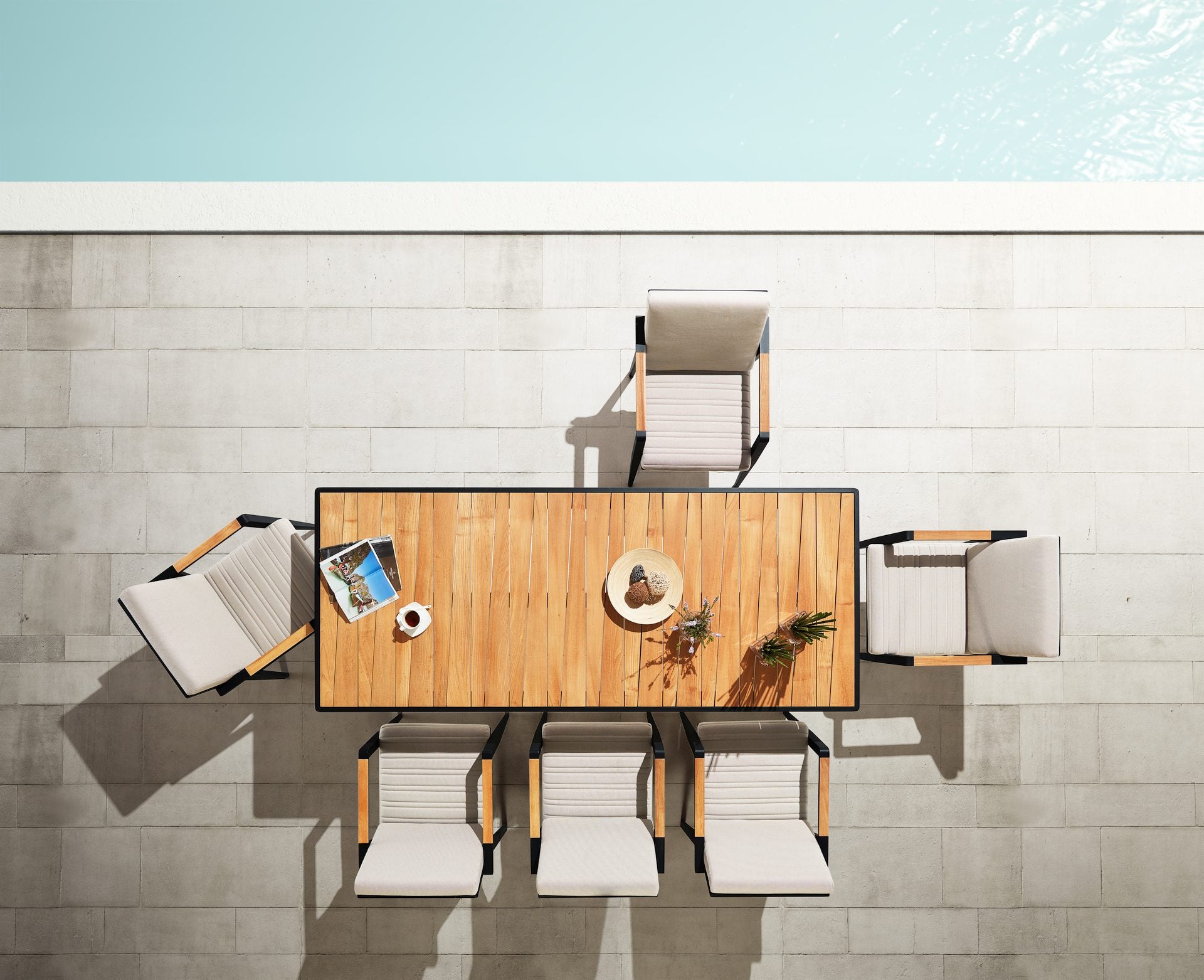 Evita Dining Set XL mit großem Teaktisch und 8 gepolsterten Armlehnstühlen aus Aluminium und Teak.