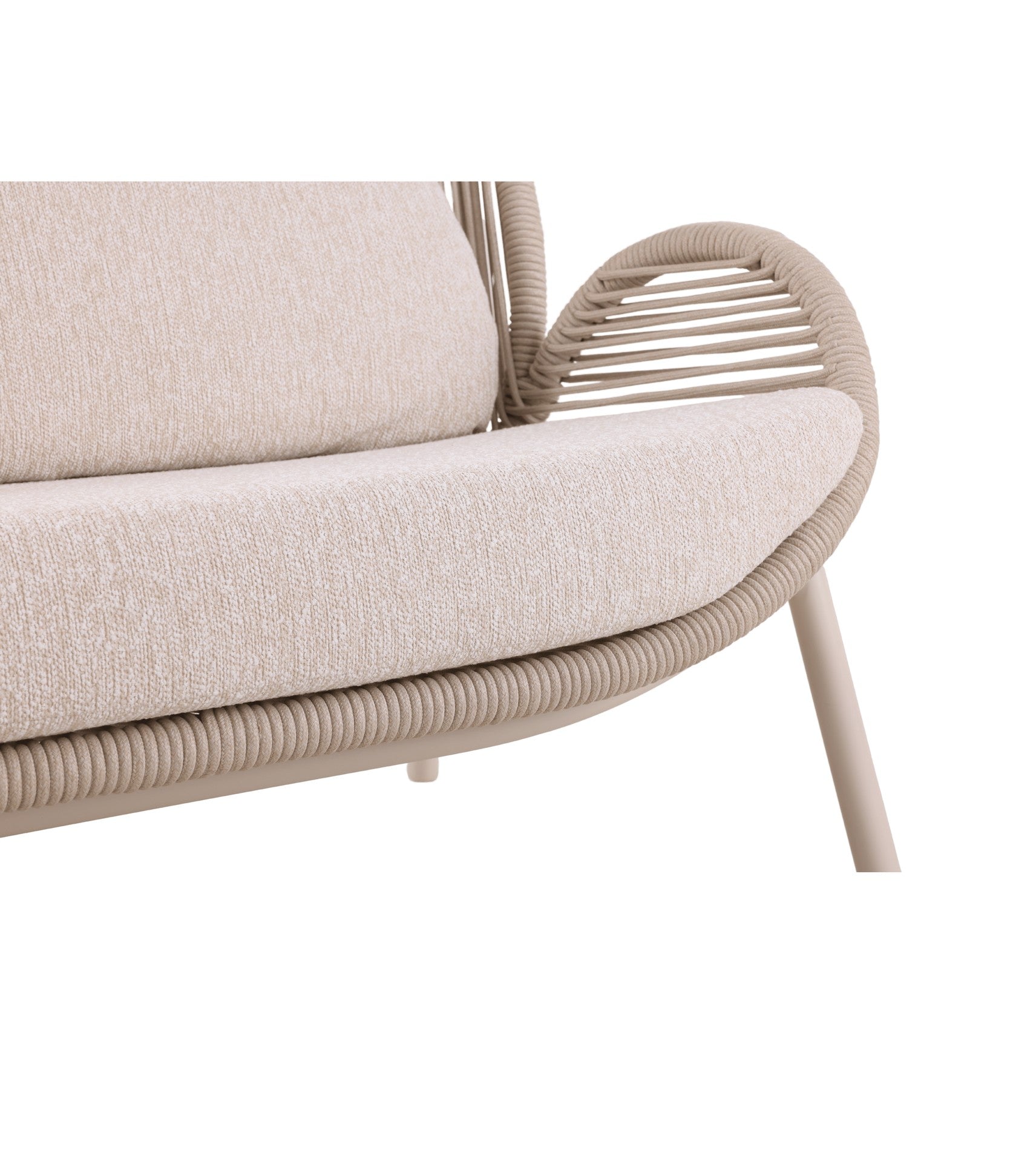Loungegruppe Honey mit 2-Sitzer-Bank, zwei Fauteuils, Outdoor-Kissen und Sinterstone-Couchtisch in Grau oder Ivory