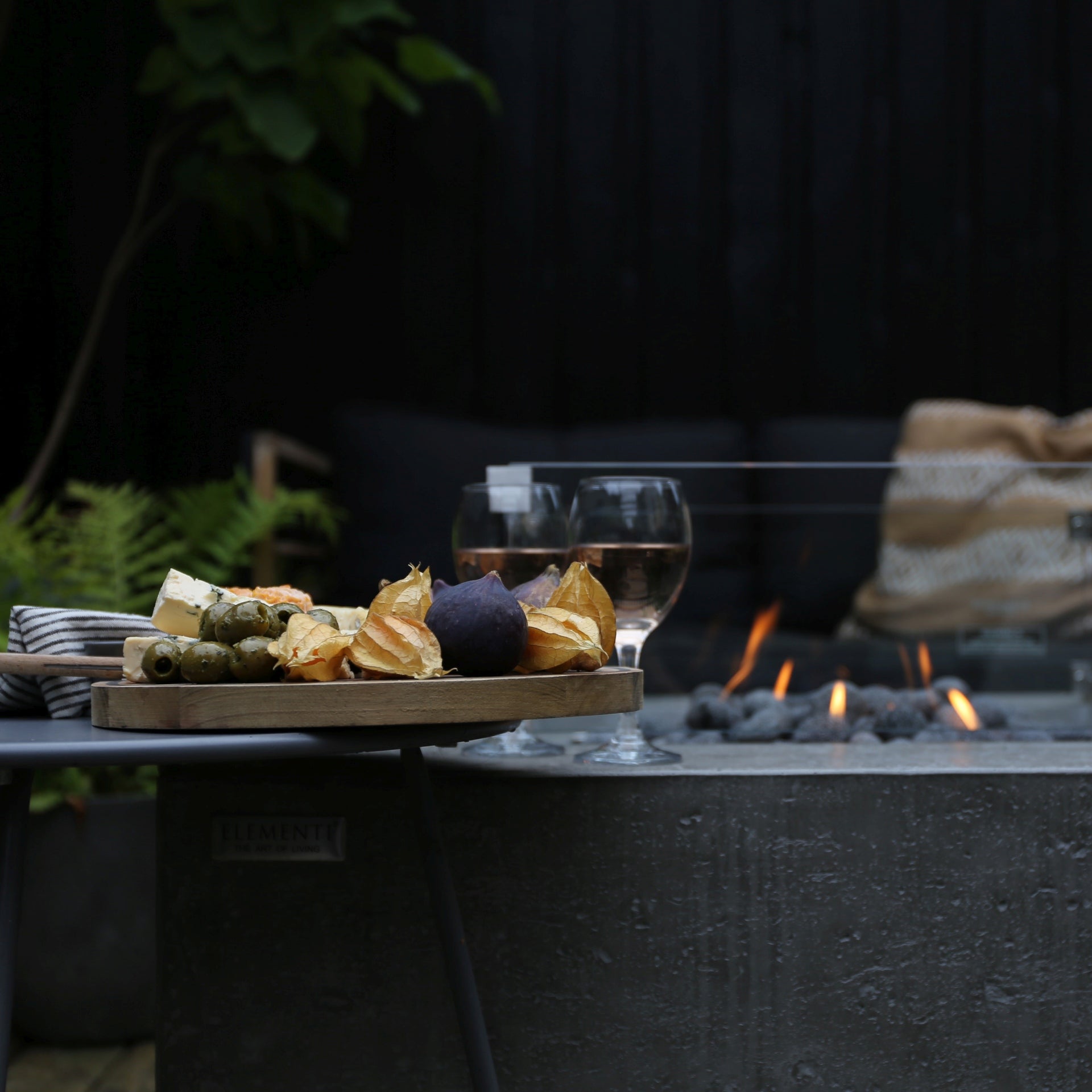 Manhattan - fire table