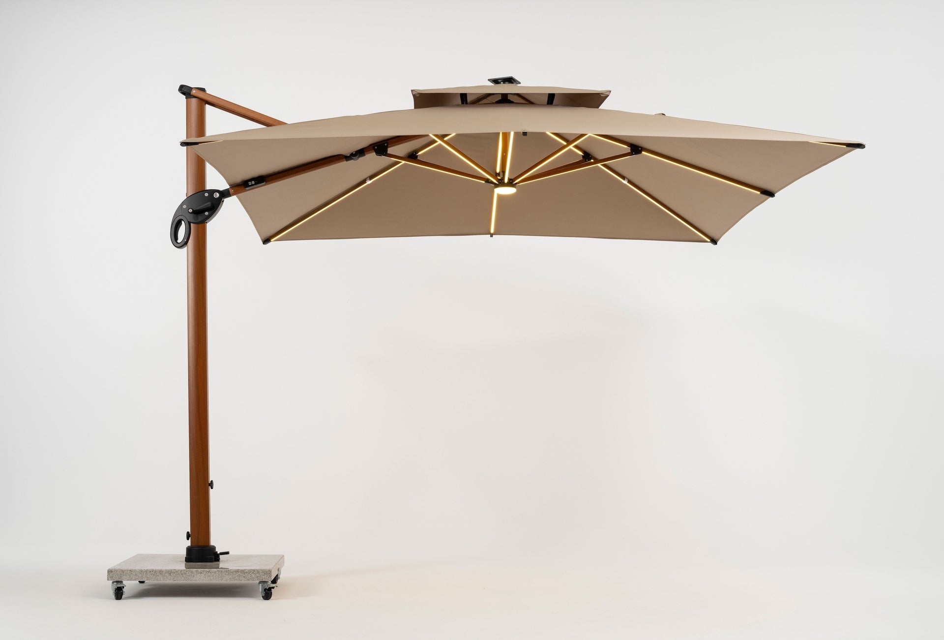 Ruffy Wood Pendelschirm 3x3 m in edler Holzoptik mit LED-Beleuchtung und fahrbarem Granitsockel für Terrasse und Garten