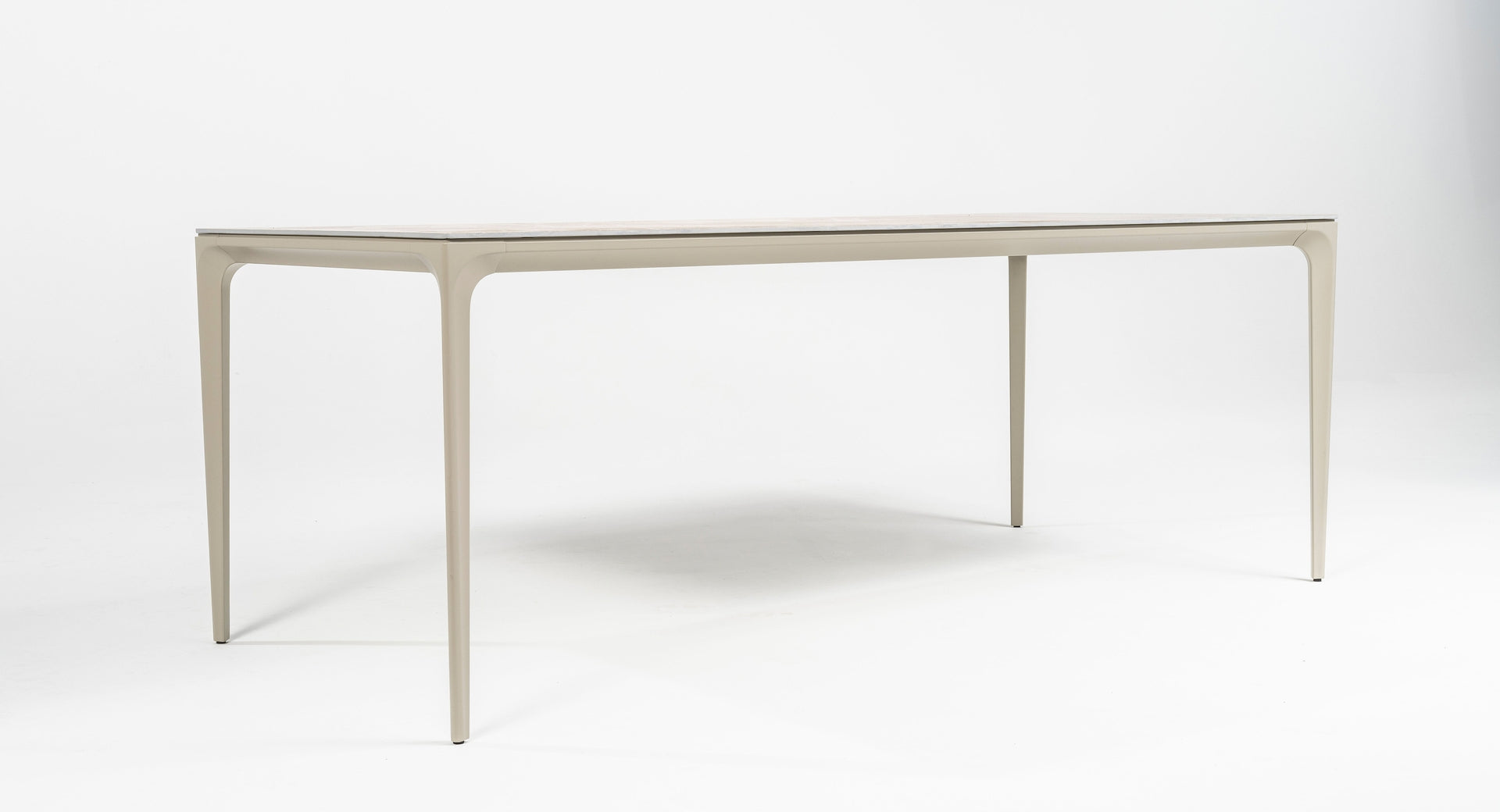 Serena Gartentisch mit Aluminiumgestell und keramikbeschichteter ESG-Glasplatte für den Outdoor-Bereich