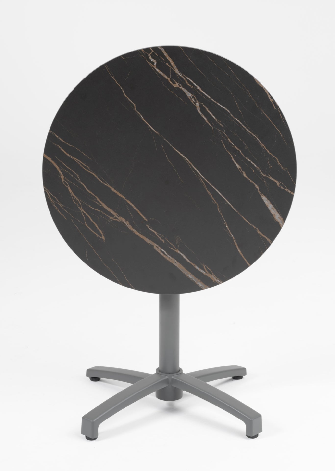 Robuster, klappbarer Gartentisch Thilo mit wetterfester Sinterstone-Tischplatte in edler Marmoroptik, erhältlich in Schwarz und Weiß, ideal für Outdoor-Gestaltung und platzsparende Lagerung.