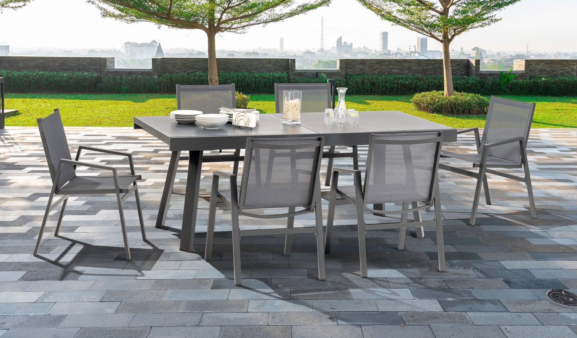 Benito - dining table