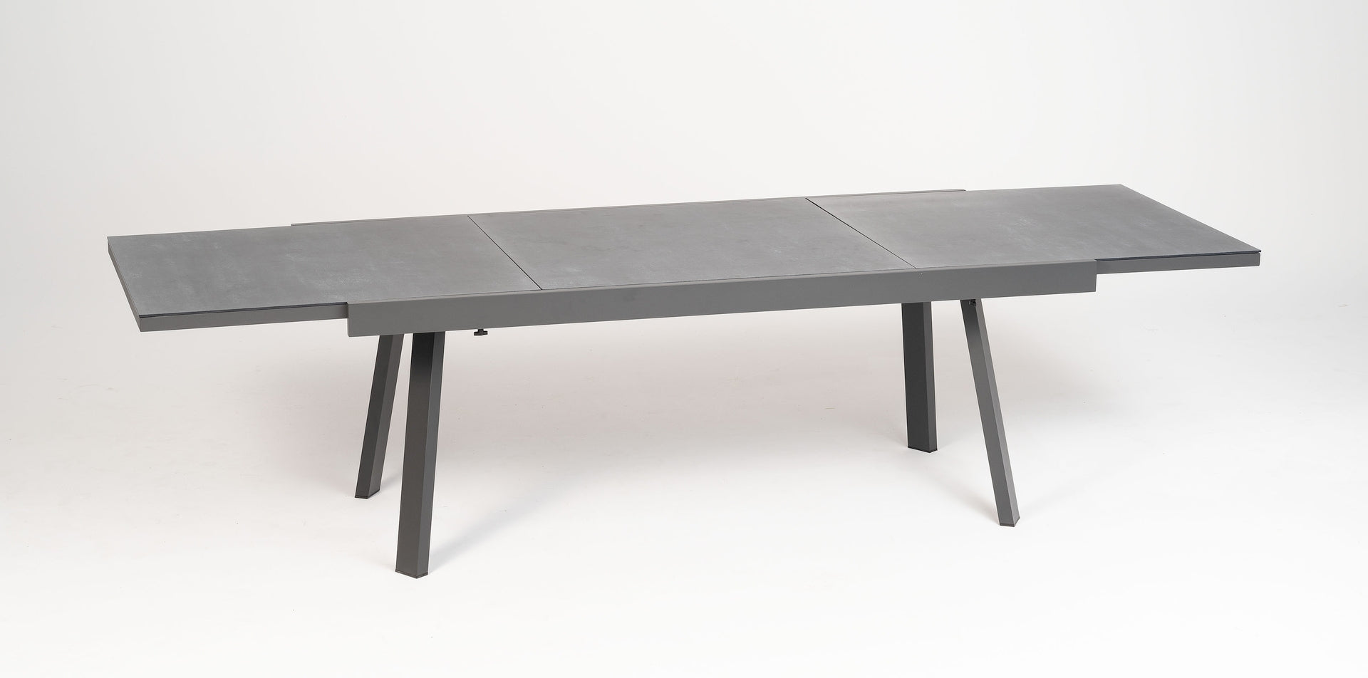 Benito - dining table