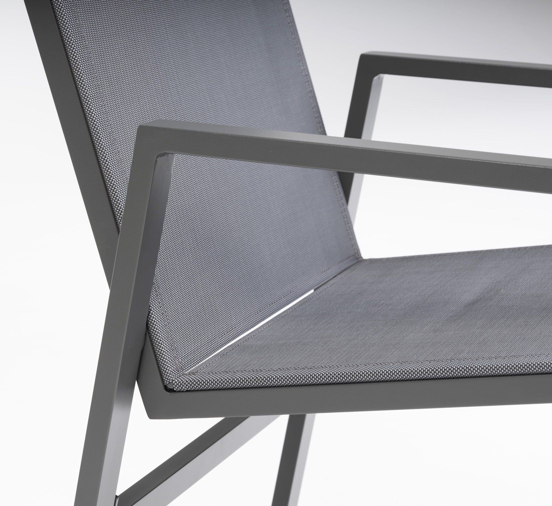 Benito - dining table