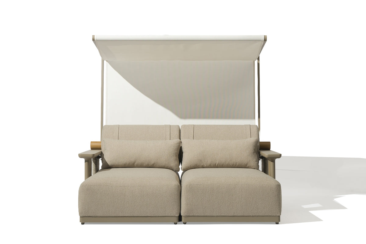 Pablo Daybed mit Sonnendach und zwei losen Zusatzkissen – Frontalansicht