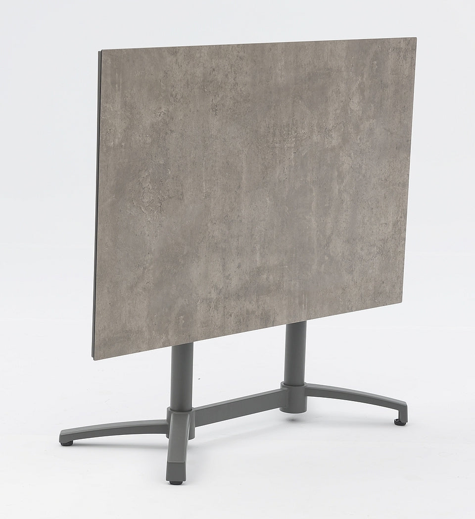 Bistrotisch Baldur mit Mittelsäule aus anthrazit pulverbeschichtetem Aluminium und HPL-Tischplatte in Betondekor City-C - Gartenmöbelshop.at