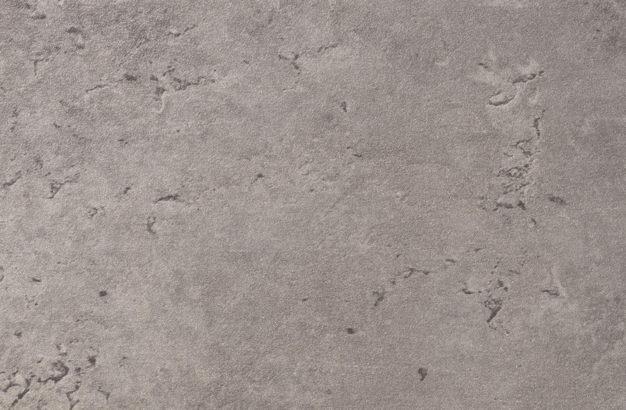 Bartisch Brody mit dunkelgrauem Aluminiumgestell und HPL-Tischplatte in Betonoptik.