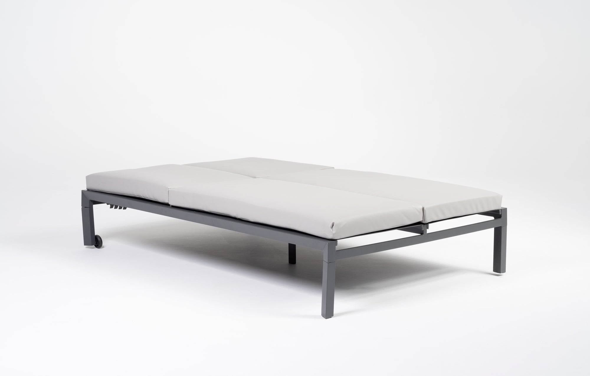 Doppelliege Cedric-Double mit individuell verstellbaren Rückenteilen und witterungsbeständiger Ausstattung, ideal für Paare, erhältlich bei Gartenmöbelshop.at.