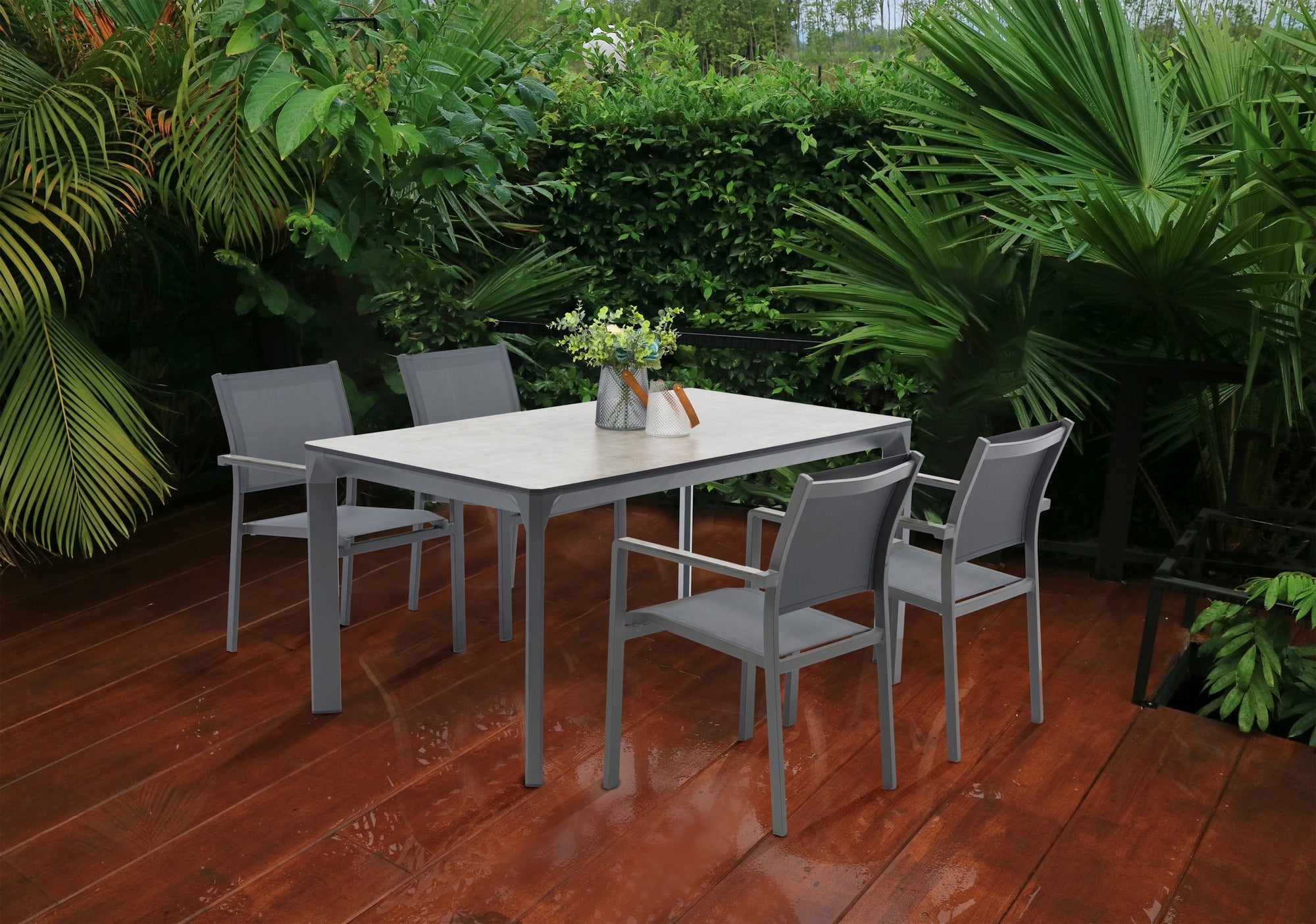 Levon Gartenstuhl in Dunkelgrau mit Textilenbespannung in Schwarz-Grau und HPL-Armstützen in grauem Steindekor, stapelbar