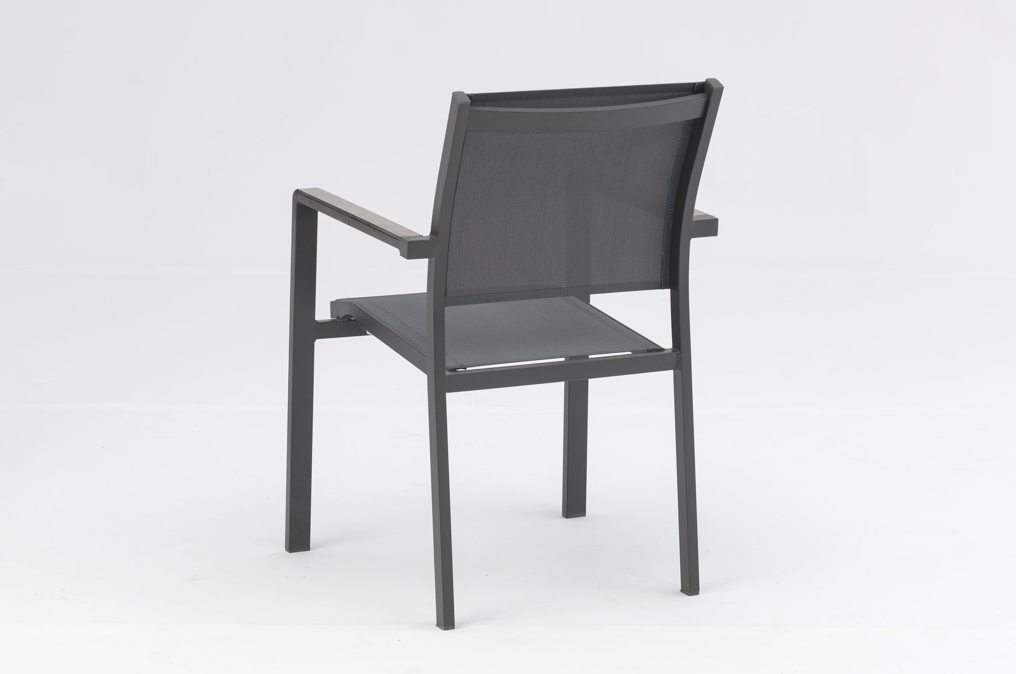 Levon Gartenstuhl in Dunkelgrau mit Textilenbespannung in Schwarz-Grau und HPL-Armstützen in grauem Steindekor, stapelbar