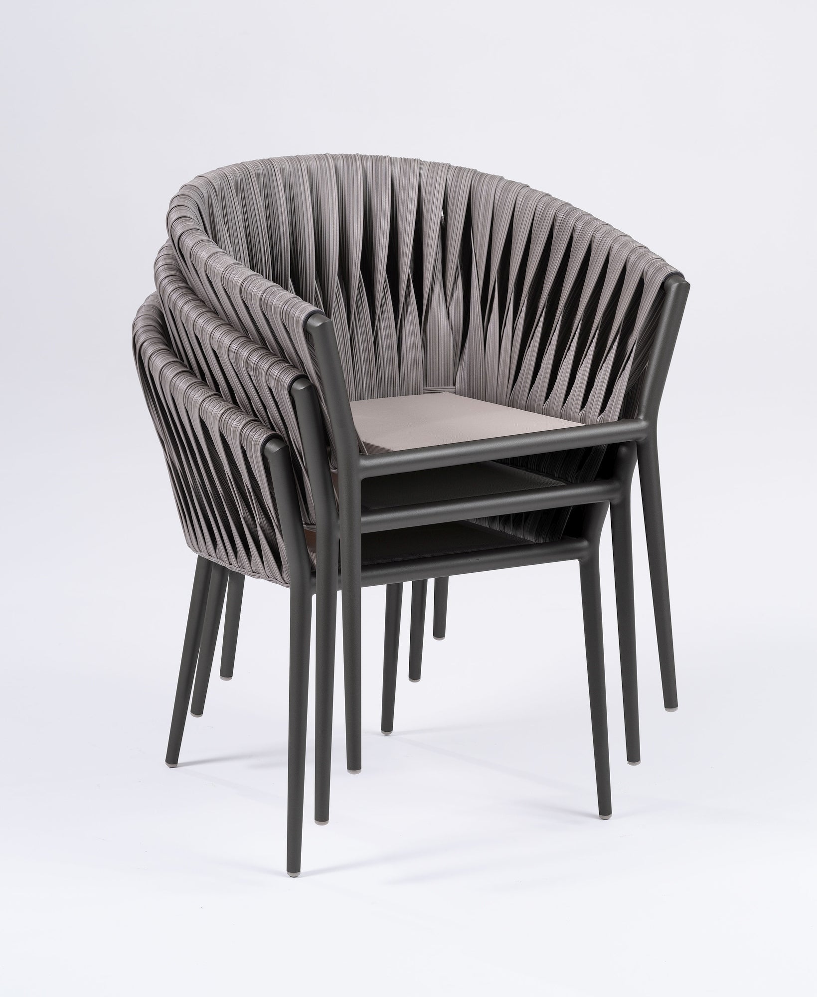 Sienna Gartenstuhl mit Aluminiumgestell und breiten Kunststoffbändern in Grau-Meliert, Sitz- und Rückenkissen Dunkelgrau, stapelbar