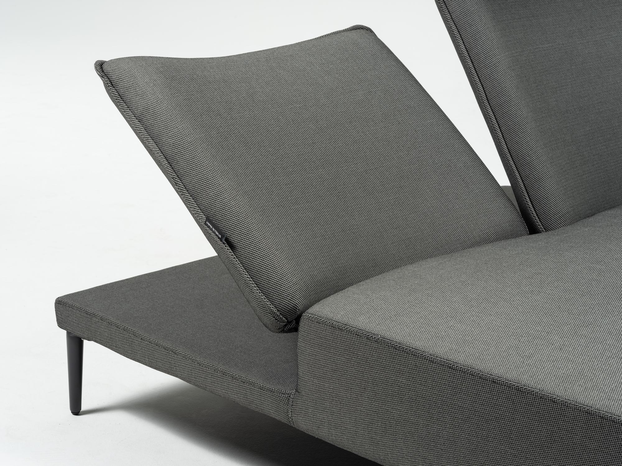 Doppelte Sonnenliege Stephan-Double in Creme oder Anthrazit mit Axroma-Stoffbezug, wasserundurchlässigem Überzug, individuell verstellbaren Rückenteilen und Aluminiumbeinen - Gartenmöbelshop.at