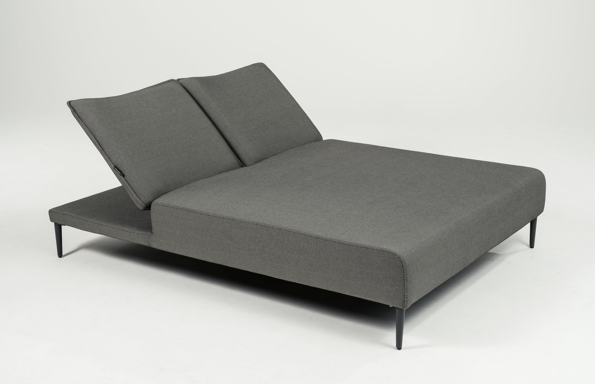 Doppelte Sonnenliege Stephan-Double in Creme oder Anthrazit mit Axroma-Stoffbezug, wasserundurchlässigem Überzug, individuell verstellbaren Rückenteilen und Aluminiumbeinen - Gartenmöbelshop.at