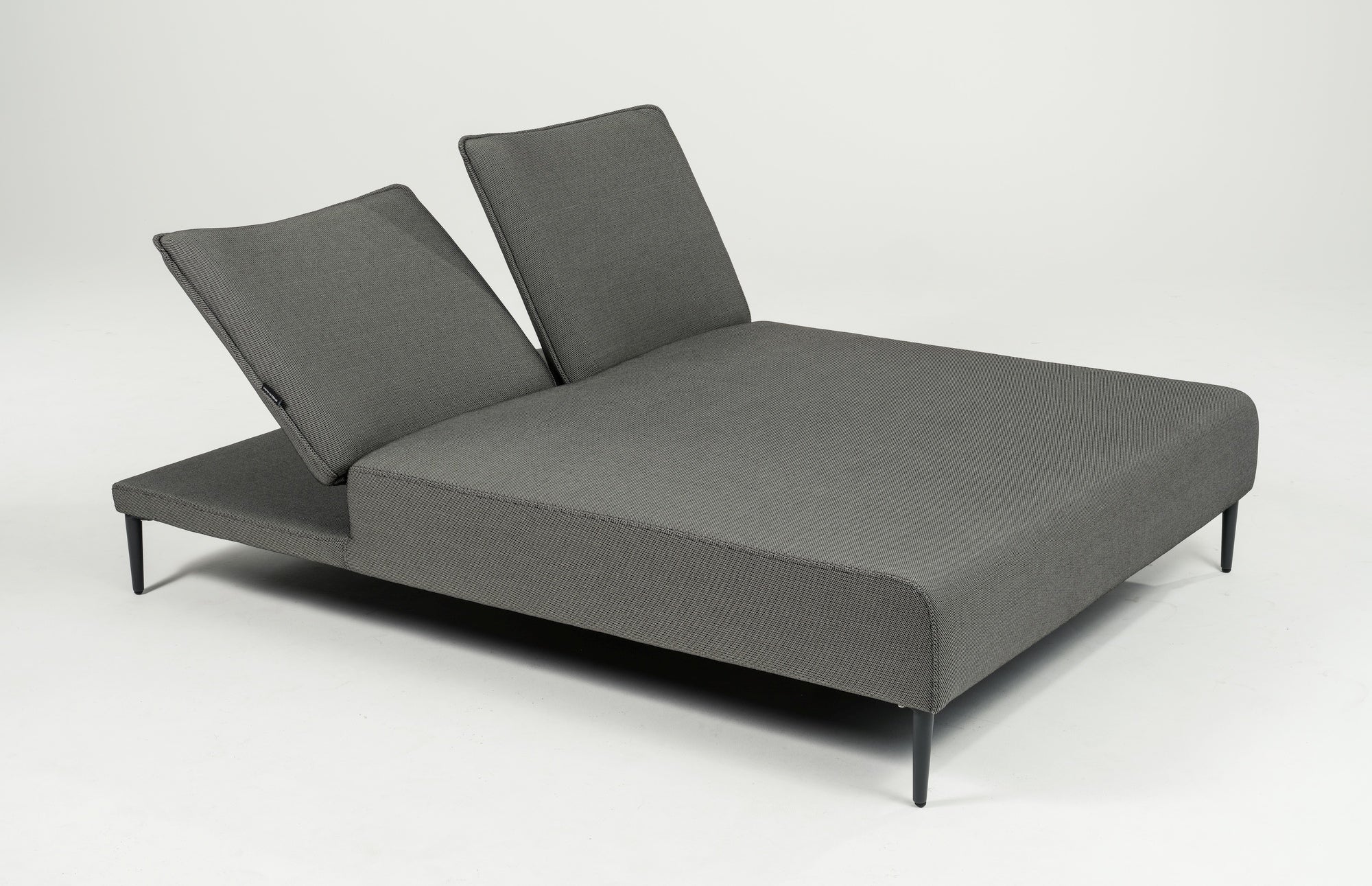 Doppelte Sonnenliege Stephan-Double in Creme oder Anthrazit mit Axroma-Stoffbezug, wasserundurchlässigem Überzug, individuell verstellbaren Rückenteilen und Aluminiumbeinen - Gartenmöbelshop.at