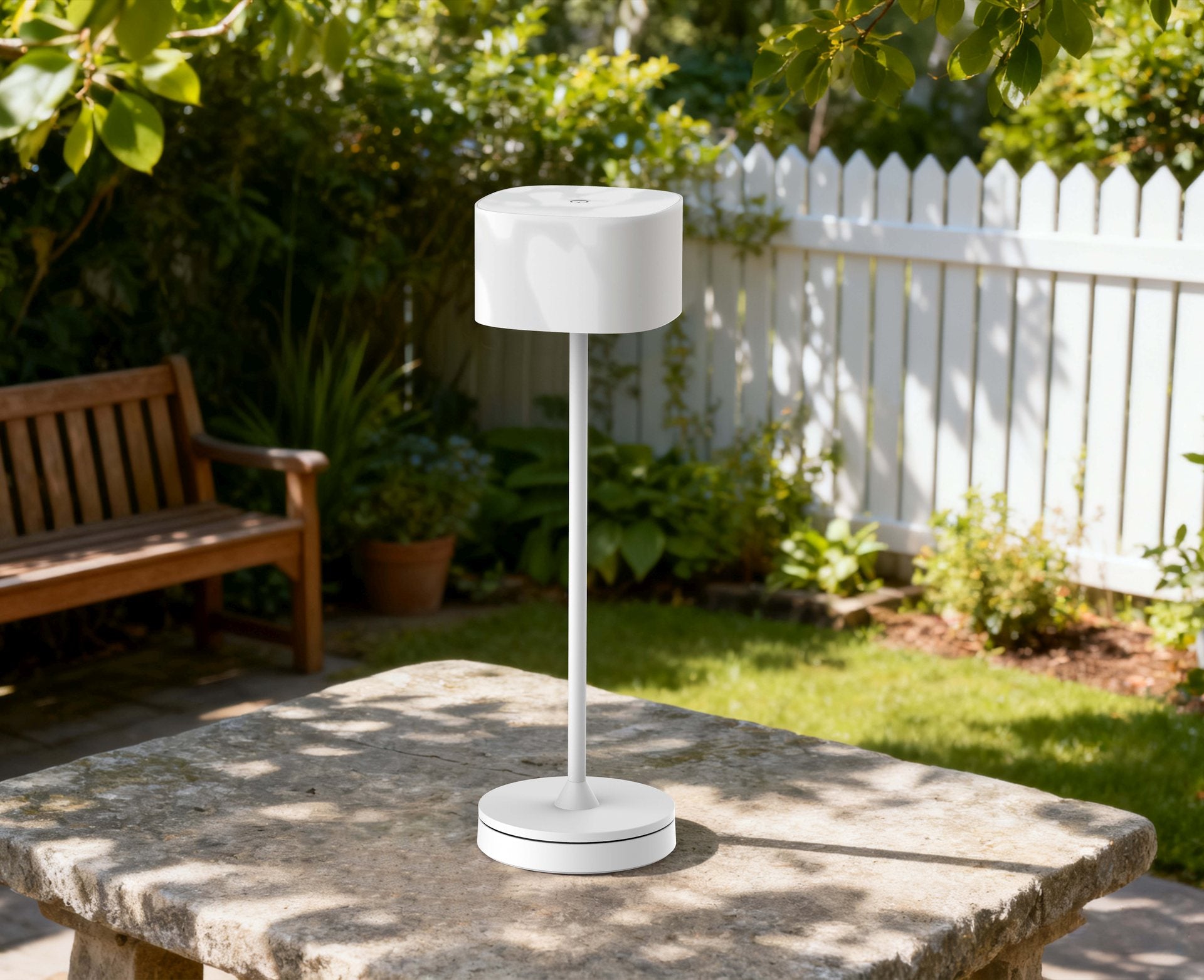 LED Tischlampe Bright für Outdoor und Indoor mit Akku, Touch-Dimmung und Ladeplatte in Schwarz, Silber oder Weiß