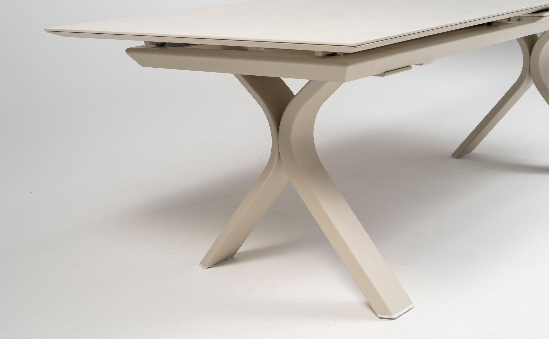 Cameron garden table 