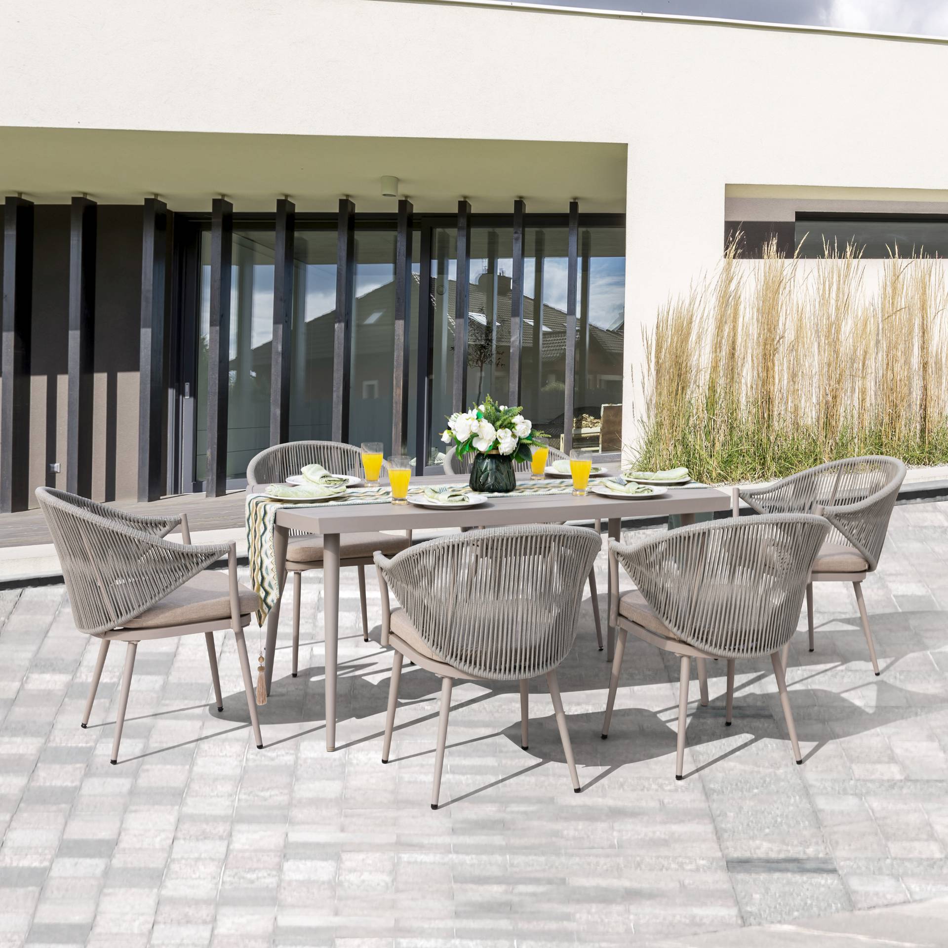 Tischgruppe Denise mit Esstisch 160x90 cm und 6 Armstühlen in grau-beige mit Textilschnüren und Sitzkissen – Outdoor Gartenmöbelshop.at