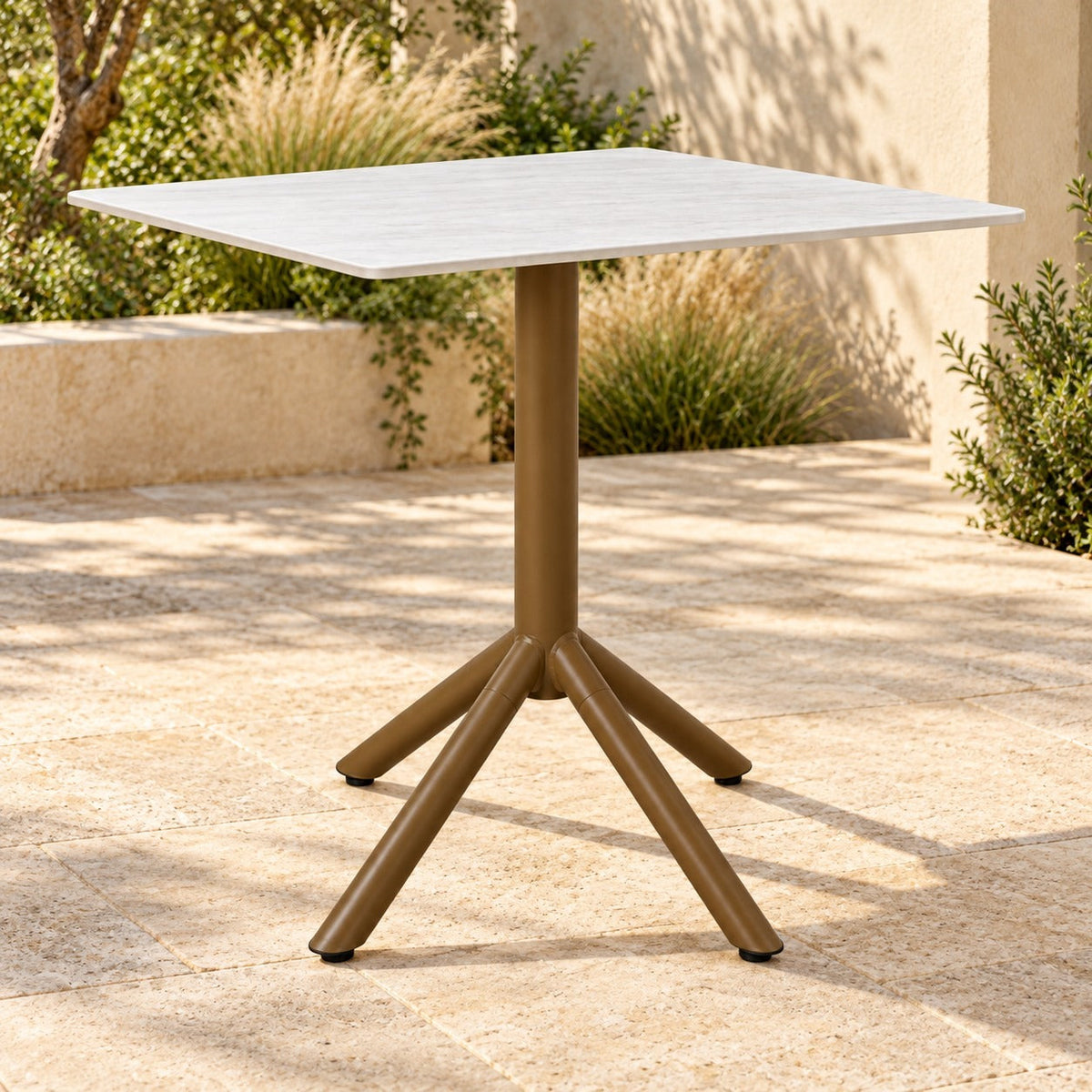Dominik Bistrotisch quadratisch – Aluminium in Bronze-Braun, Sinterstone in Naturweiß, Foto 2
