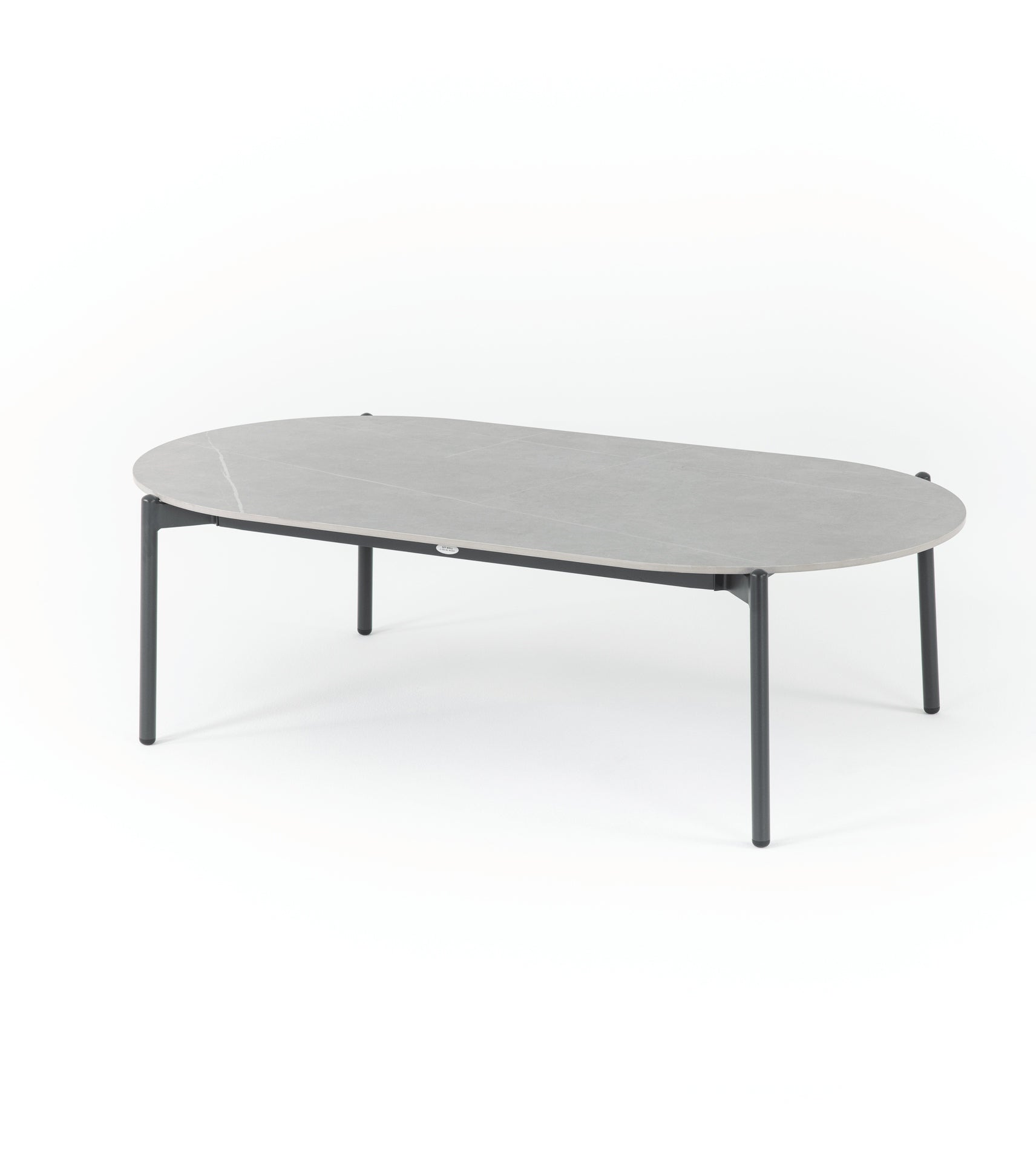 Loungegruppe Honey mit 2-Sitzer-Bank, zwei Fauteuils, Outdoor-Kissen und Sinterstone-Couchtisch in Grau oder Ivory