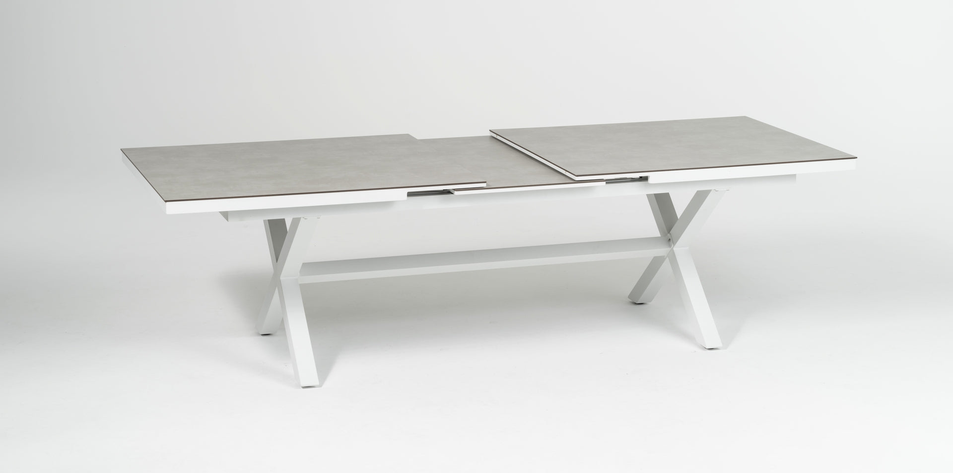Stilvoller 'Lexy' Gartentisch in weißem Steindekor mit HPL-Platte und innovativem Synchronauszug, verfügbar bei Gartenmoebelshop.at