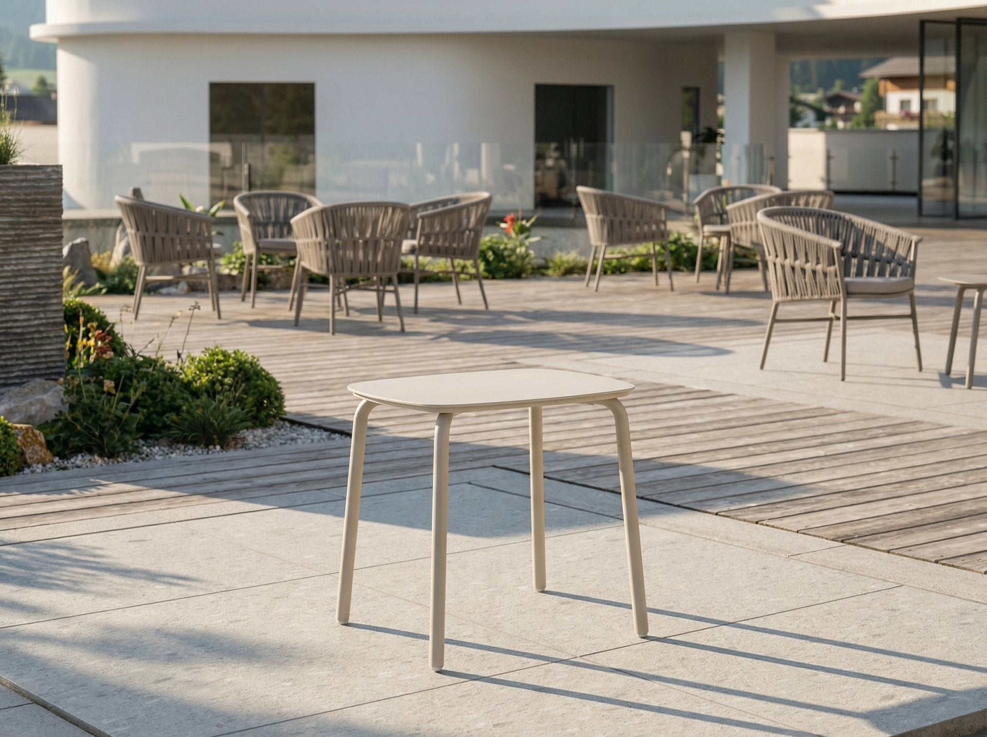 Gartentisch Lorenz aus Aluminium mit Sinterstone-Tischplatte in heller Travertin-Optik für Balkon und Terrasse