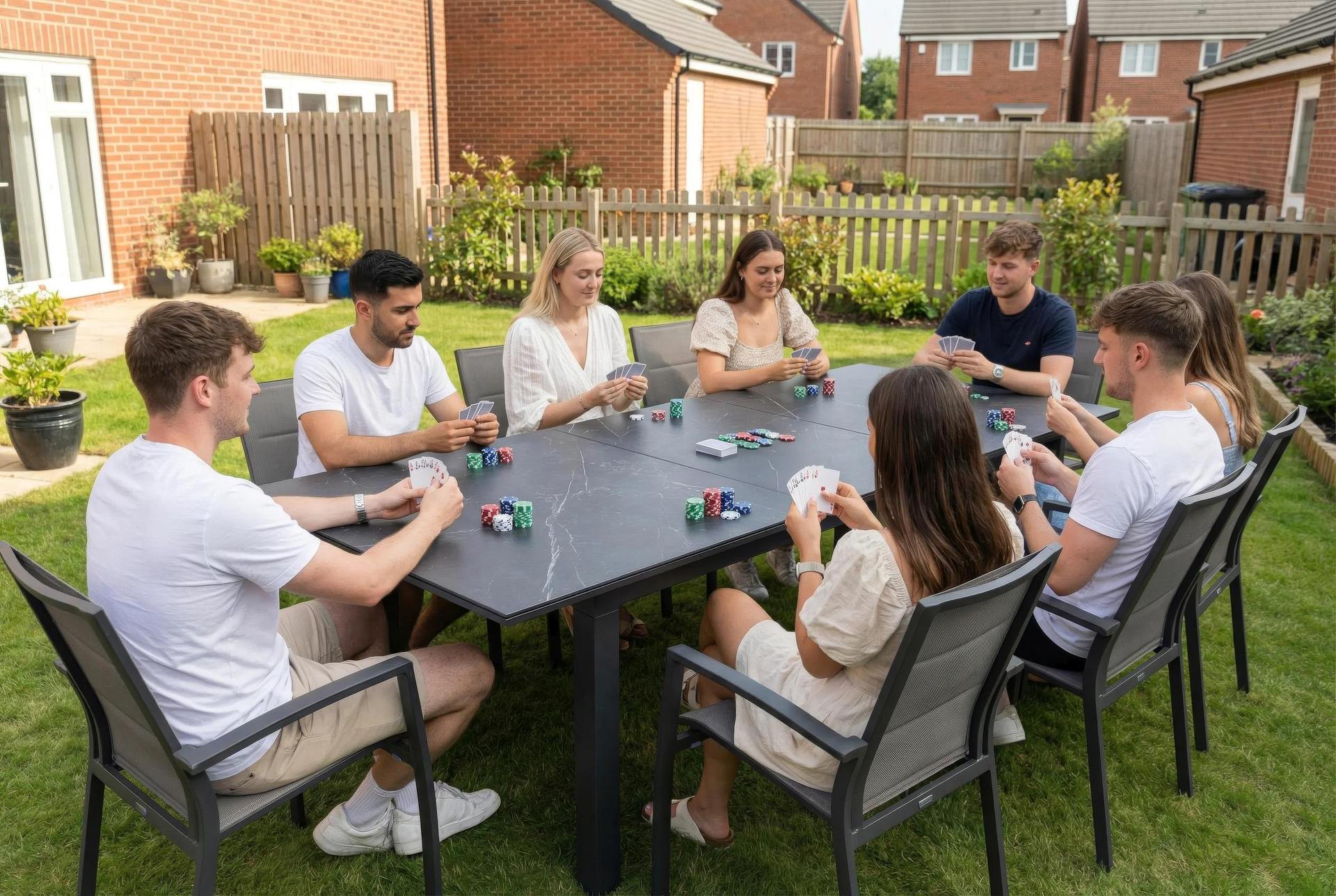 Tischgruppe Marcello mit ausziehbarem Gartentisch & 6 Armstühlen Dolly aus Aluminium & Textilen.