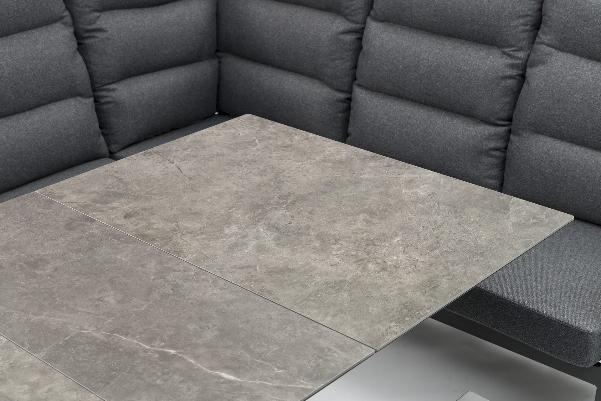 Nicosia Eckbankgruppe mit höhenverstellbarem Ausziehtisch und verstellbaren Rückenlehnen