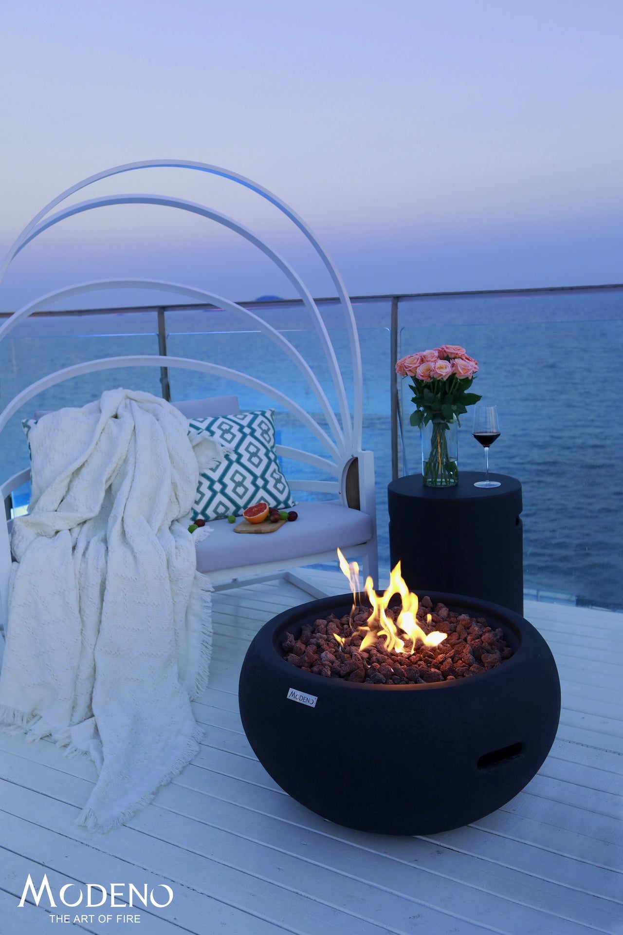 Feuerschale YORK von MODENO - Leistungsstarker Gasbrenner, modernes Design und robuste Konstruktion für gemütliche Abende im Freien | Gartenmöbelshop.at