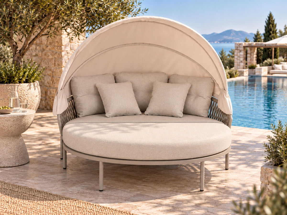 Becky Daybed Deluxe mit zwei getrennten Elementen als gemeinsame Liegefläche am Pool