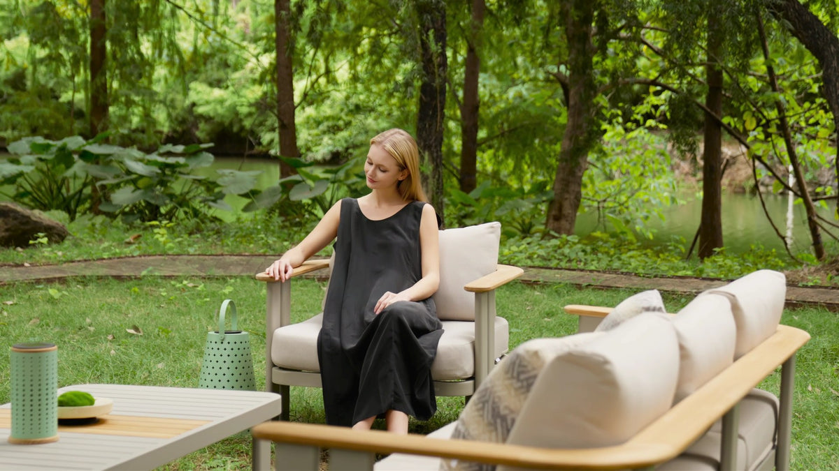 Clarissa Gartenlounge XL – seitliche Ansicht im Garten