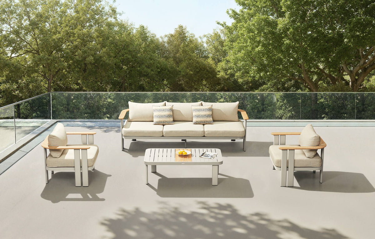 Clarissa Gartenlounge XL auf einer sonnigen Terrasse