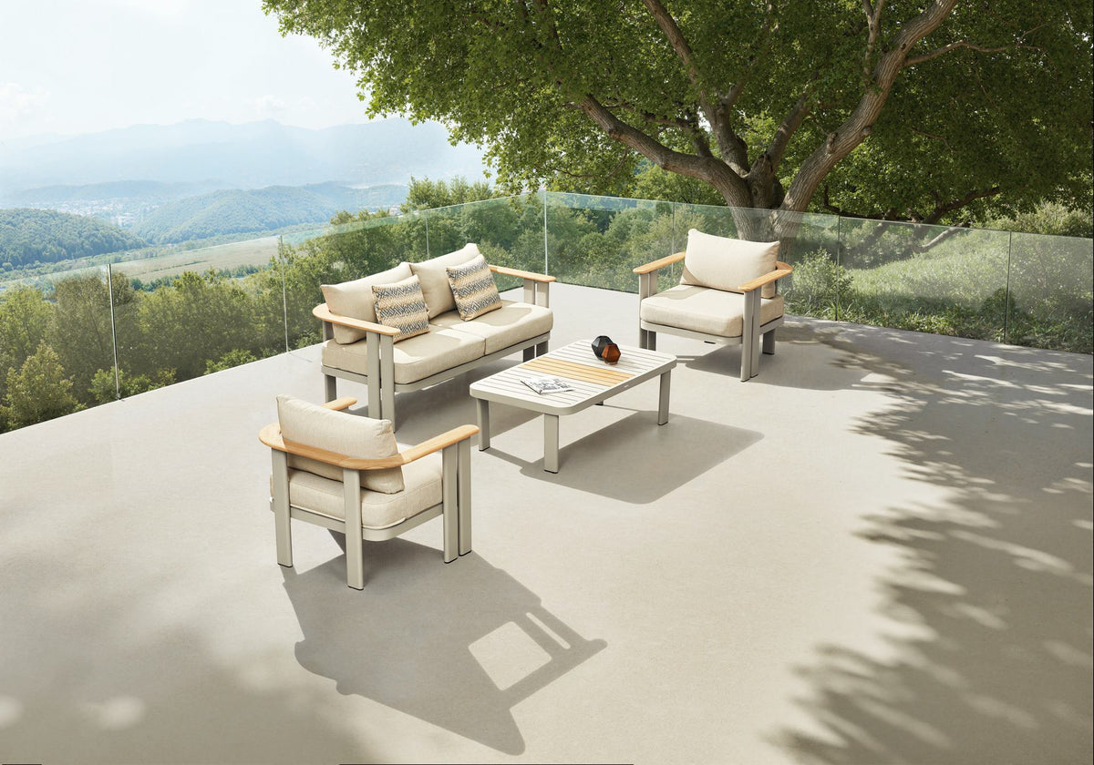 Clarissa Gartenlounge Standard auf einer Terrasse mit Ausblick