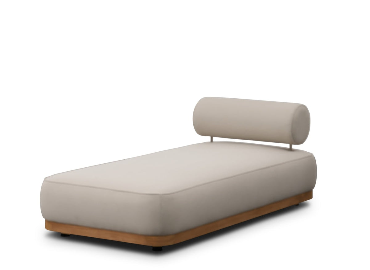 Maxine Chaiselongue mit Festpolsterung – schräge Vorderansicht