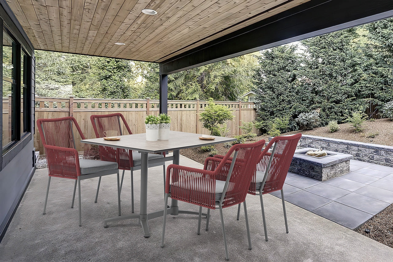 Stapelbarer Andros Gartenstuhl mit anthrazitfarbenem Aluminiumgestell und wetterfesten Textilschnüren, verfügbar in Grau, Rot und Grün – erhältlich bei Gartenmöbelshop.at